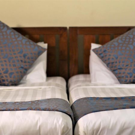 Chamiachi Hotel & Apartments Bamburi Exteriör bild