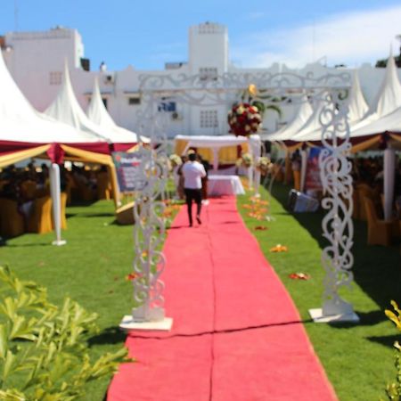 Chamiachi Hotel & Apartments Bamburi Exteriör bild
