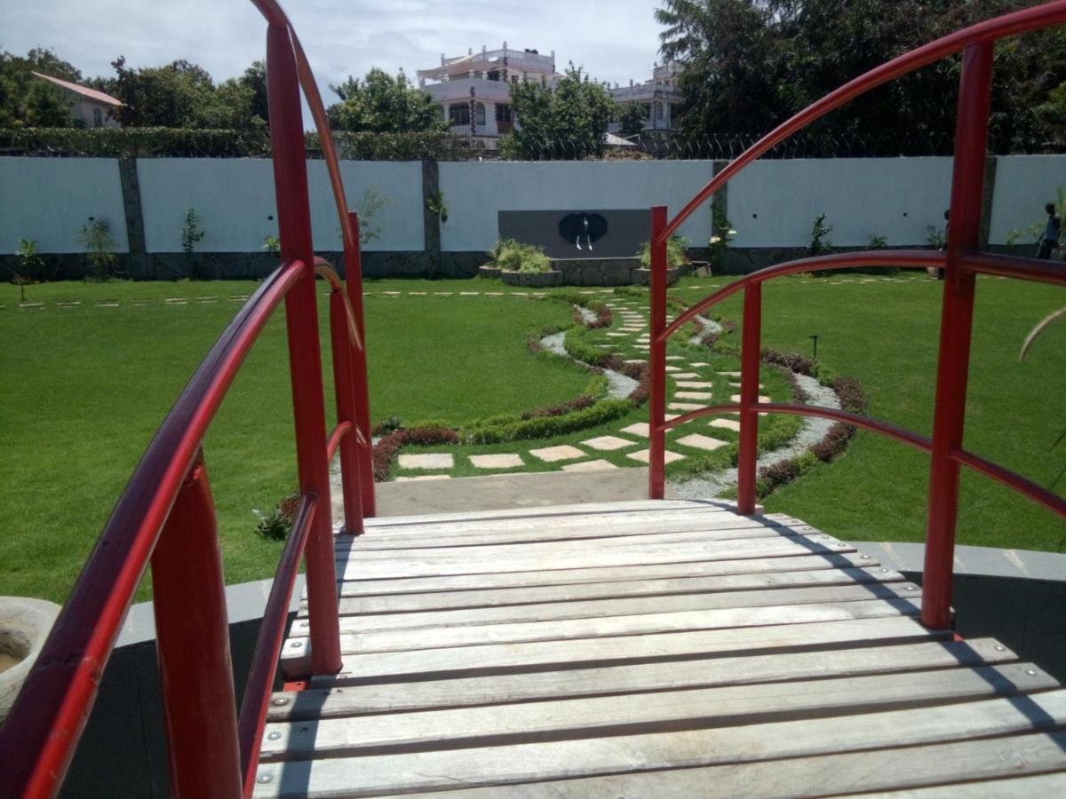 Chamiachi Hotel & Apartments Bamburi Exteriör bild