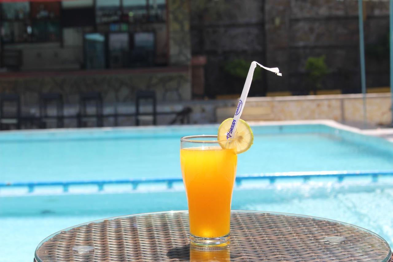 Chamiachi Hotel & Apartments Bamburi Exteriör bild