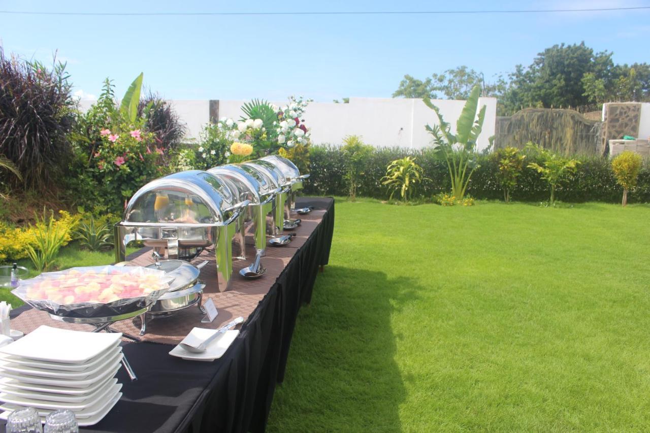 Chamiachi Hotel & Apartments Bamburi Exteriör bild