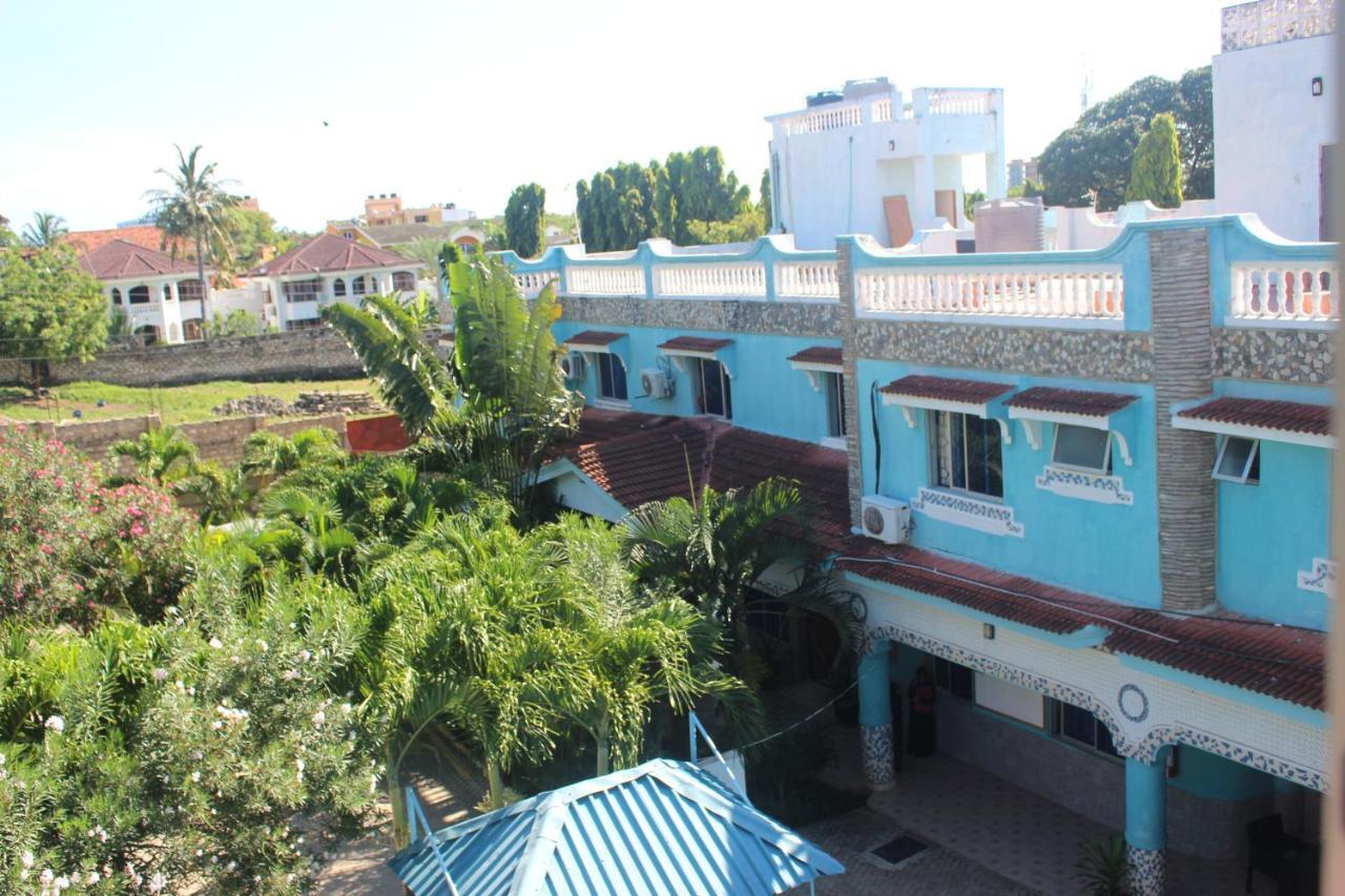 Chamiachi Hotel & Apartments Bamburi Exteriör bild