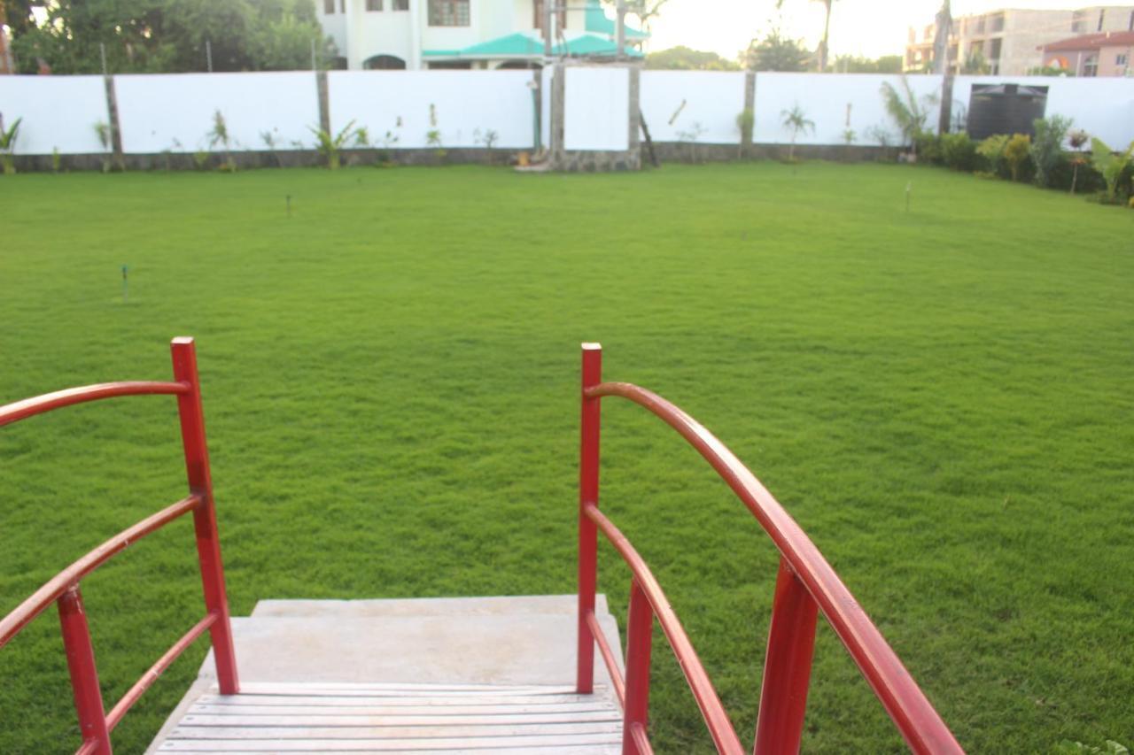 Chamiachi Hotel & Apartments Bamburi Exteriör bild