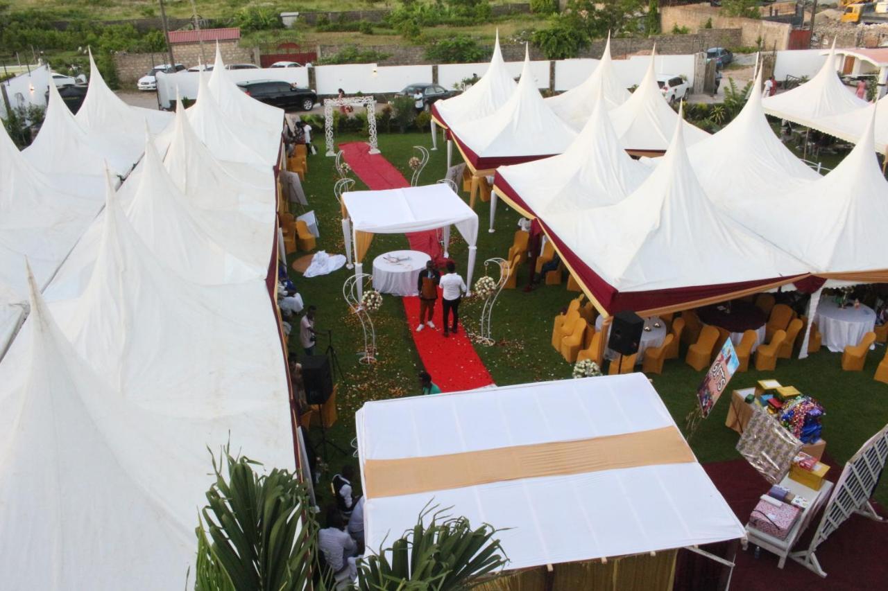 Chamiachi Hotel & Apartments Bamburi Exteriör bild