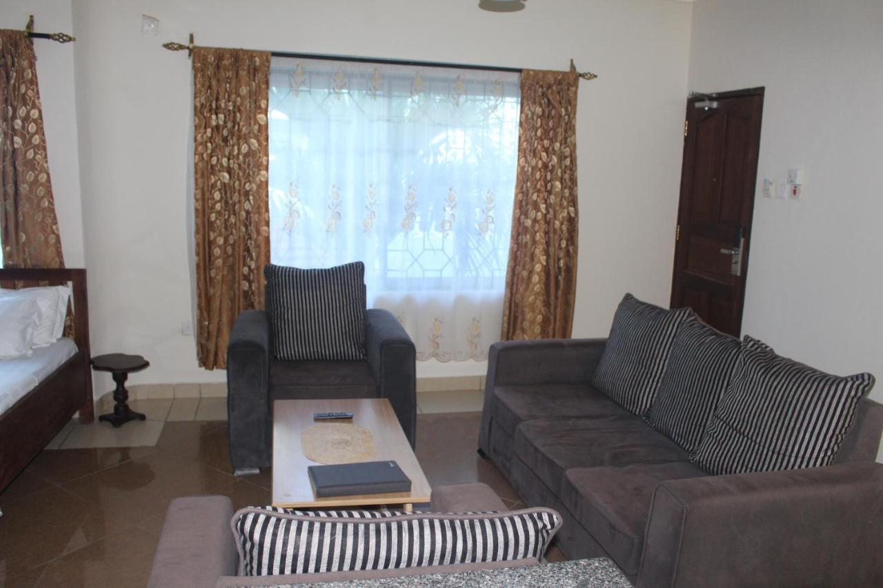 Chamiachi Hotel & Apartments Bamburi Exteriör bild
