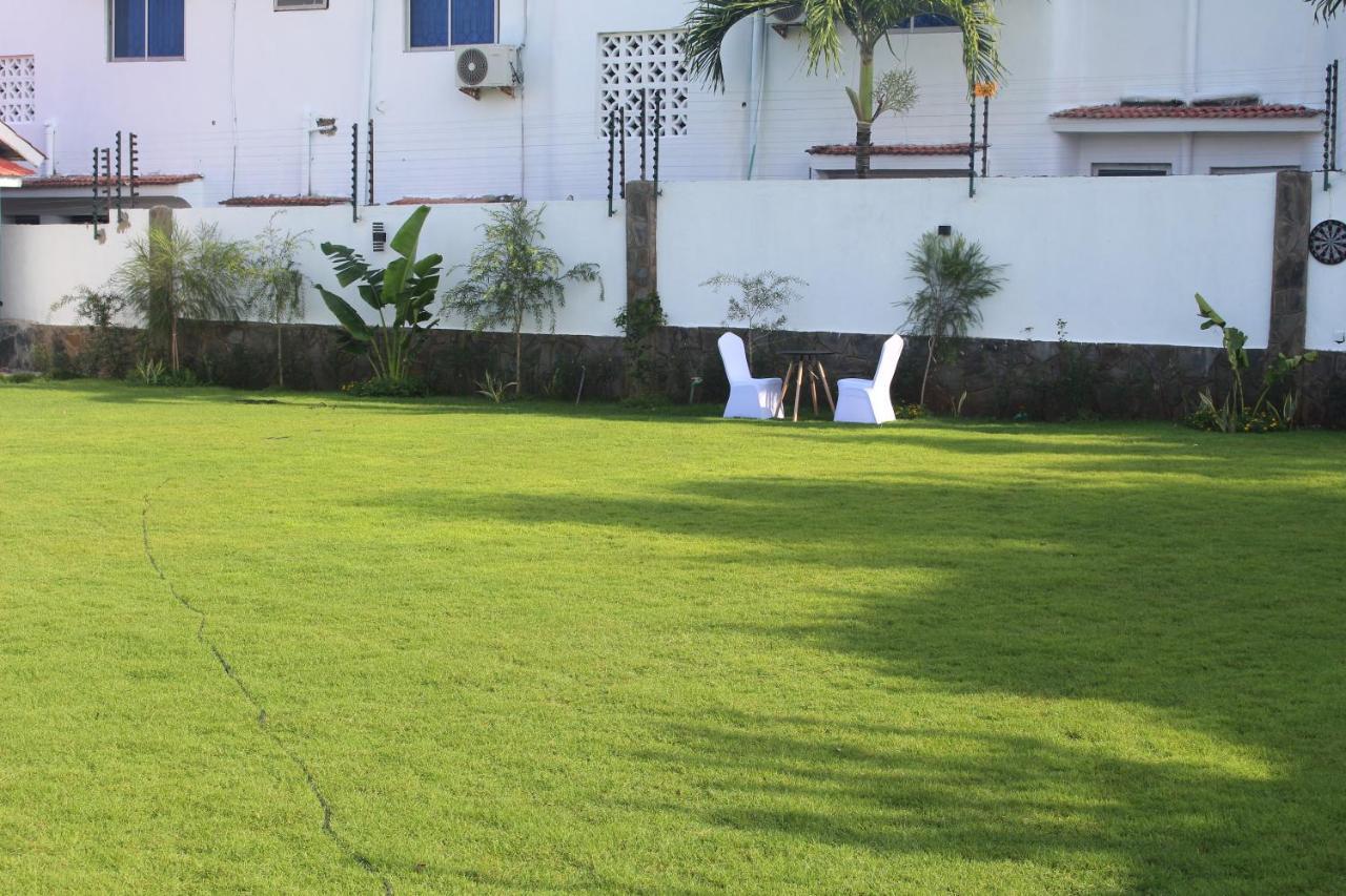 Chamiachi Hotel & Apartments Bamburi Exteriör bild